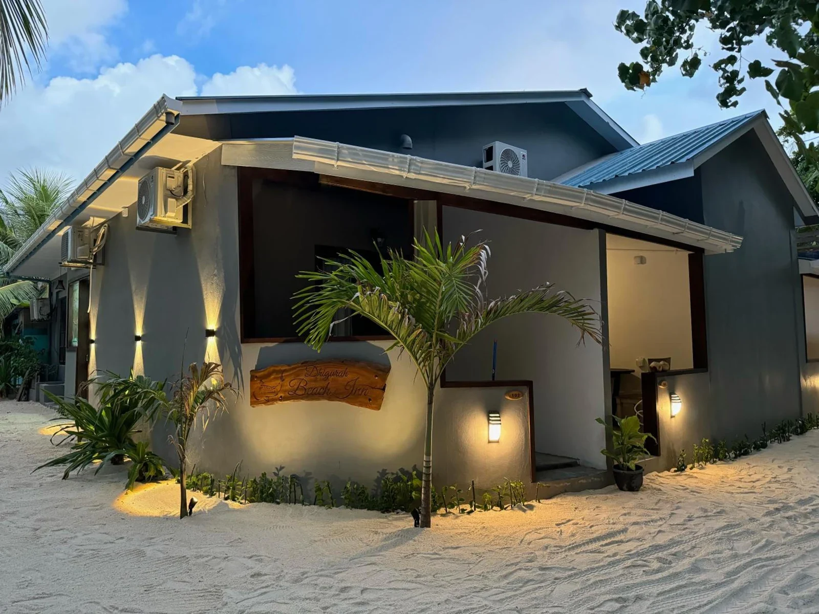 Фото отеля Dhigurah Beach Inn