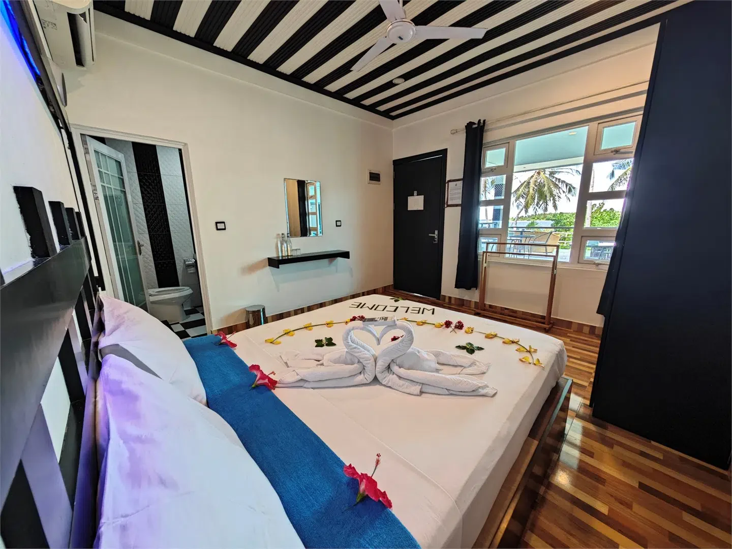 Фото отеля Dhonfulhafi Beach View & Spa