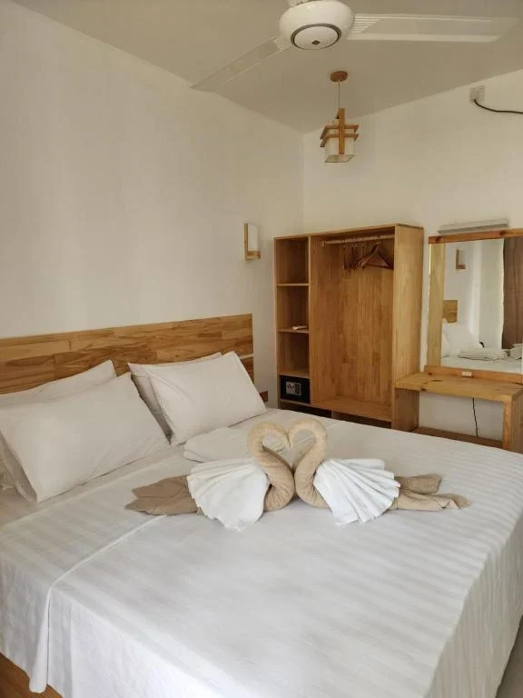 Фото отеля Dhigurah Dhonveli Boutique Hotel