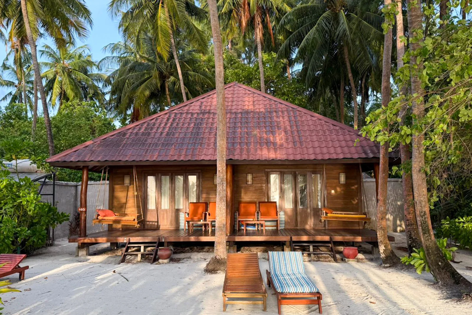 Фото отеля Medhufushi Island Resort