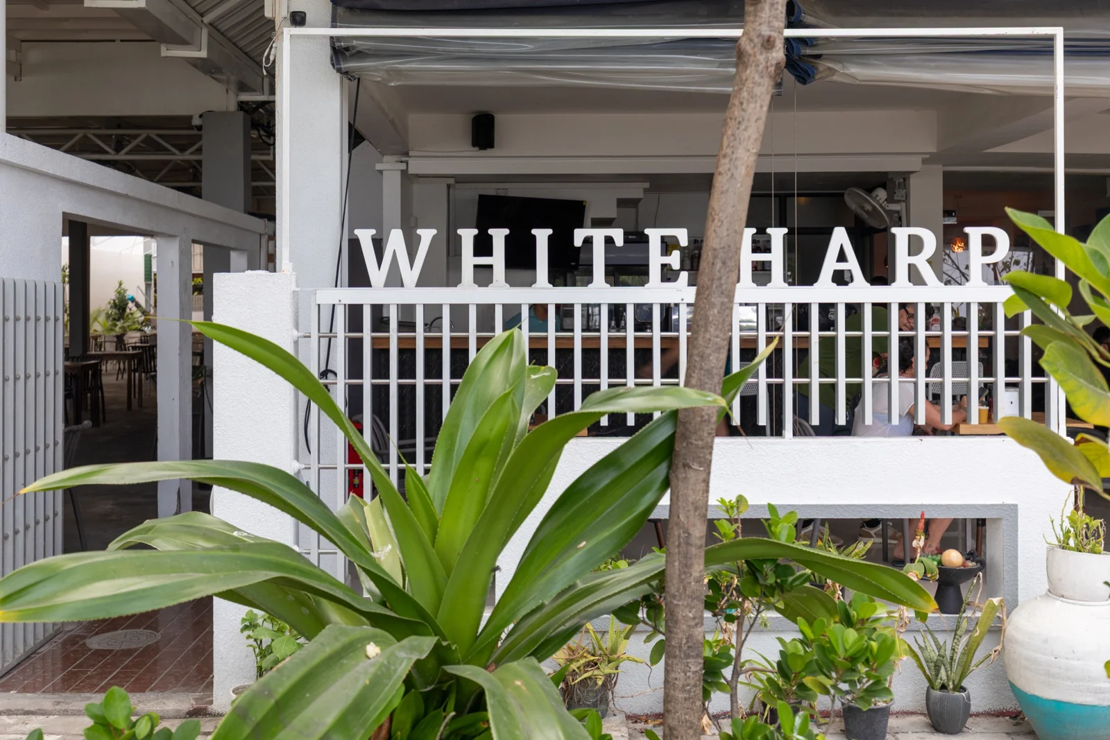 Фото отеля The White Harp Inn