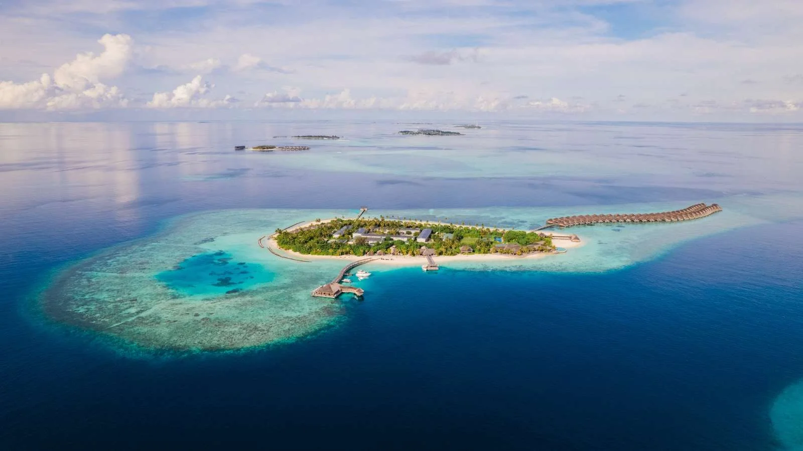 Фото отеля Hurawalhi Island Resort